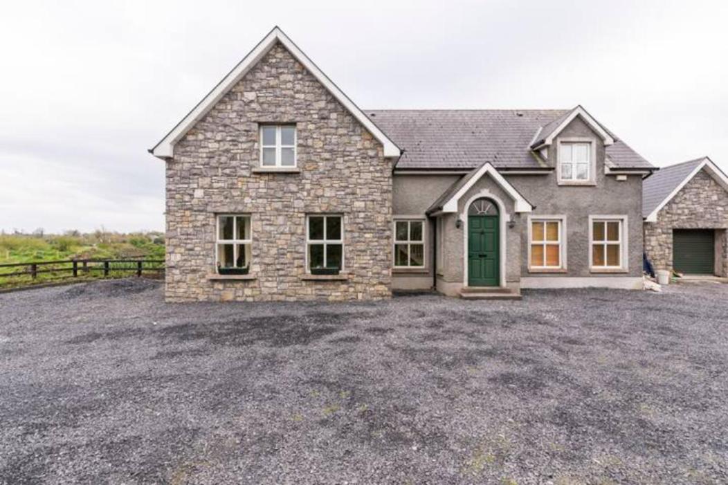 Ballinasloe Guest House In The Heart Of The Country Екстериор снимка